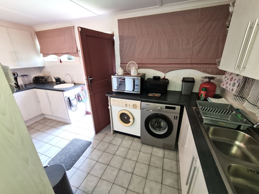 4 Bedroom Property for Sale in Wavecrest Eastern Cape